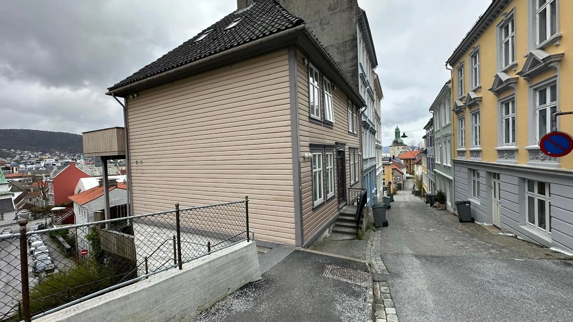شقة Sjarmerende Bolig Like Ved Togstasjonen برغن